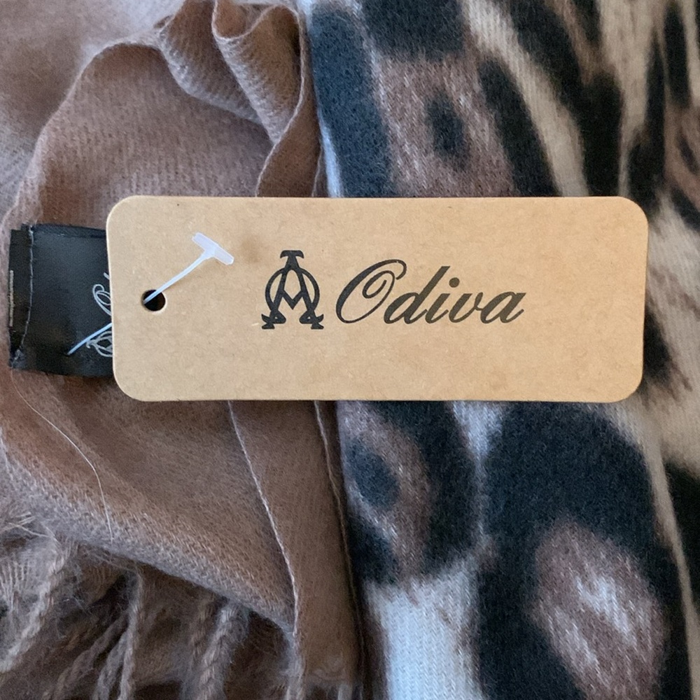 Blanket Scarf by Odiva | Leopard Print | Fringe 🤎🖤 - Picture 2 of 9